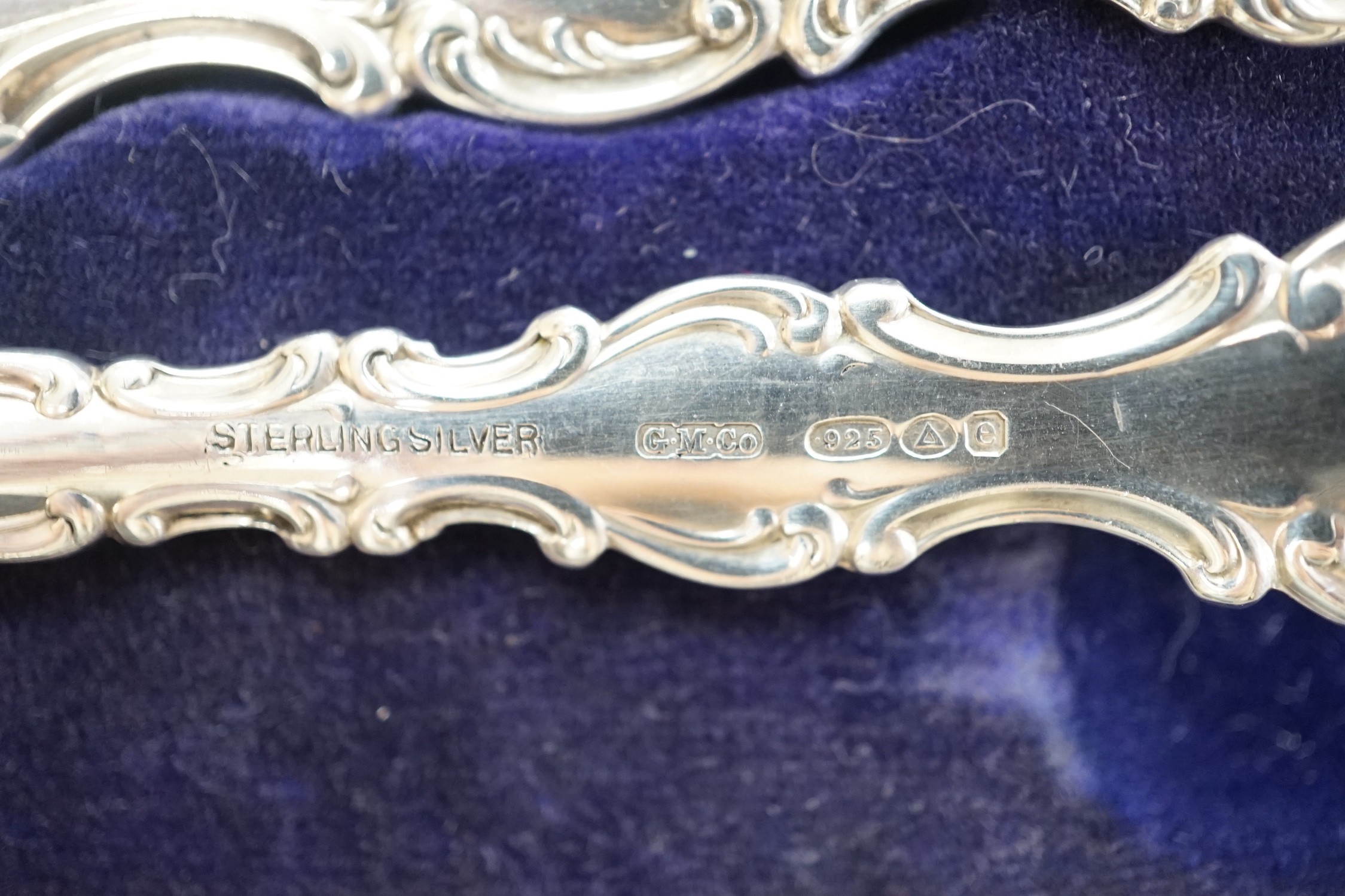 A cased pair of American sterling silver fruit servers, spoon 21.7cm, 4.4oz.